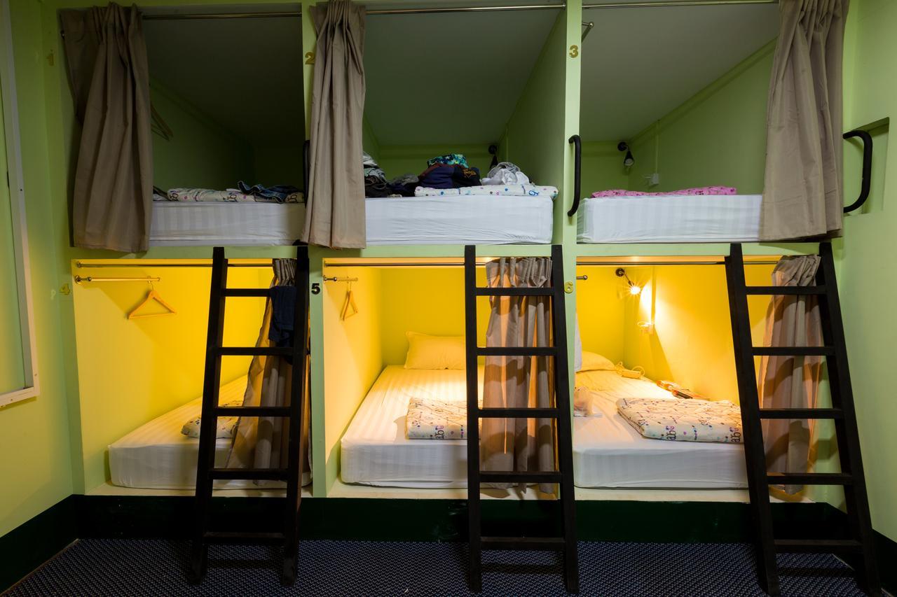 Little Monkey Hostel Янгон Экстерьер фото