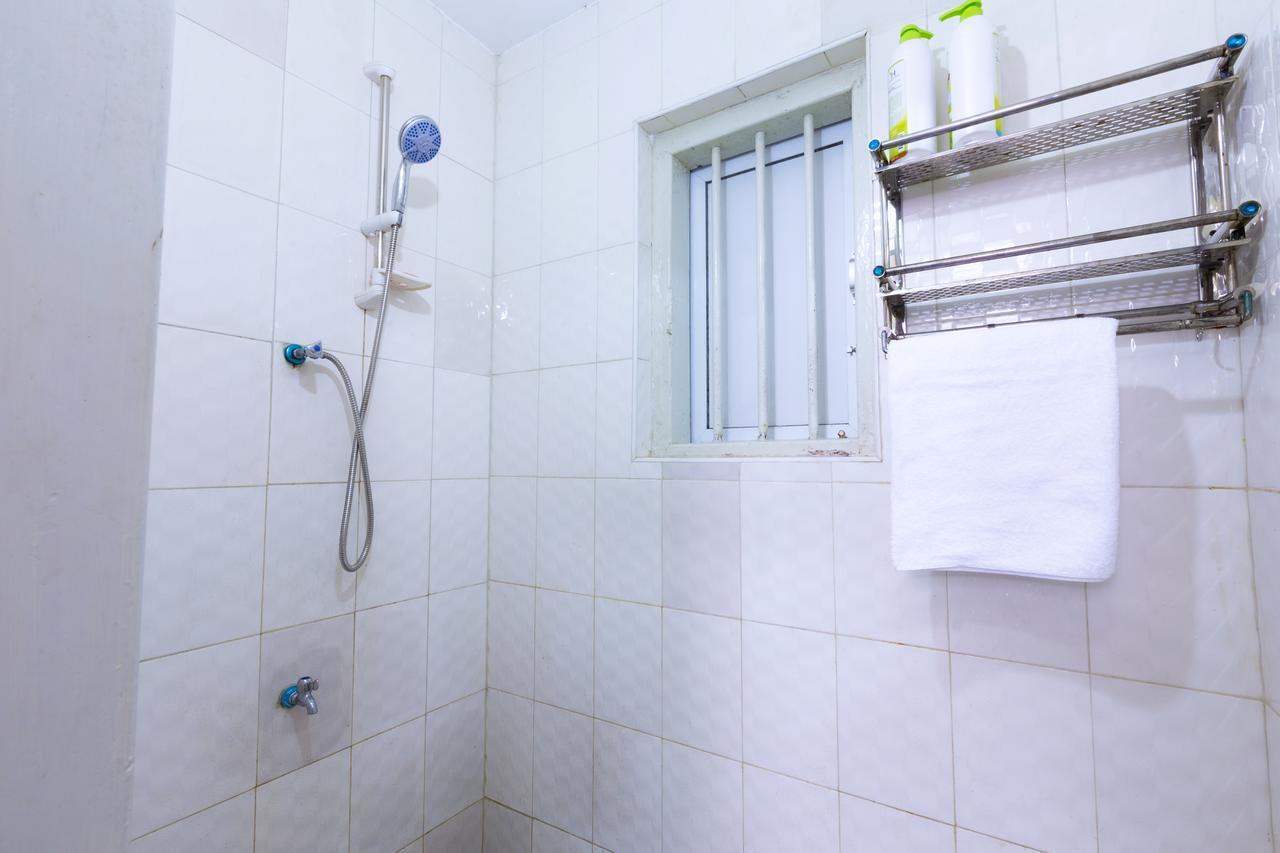 Little Monkey Hostel Янгон Экстерьер фото