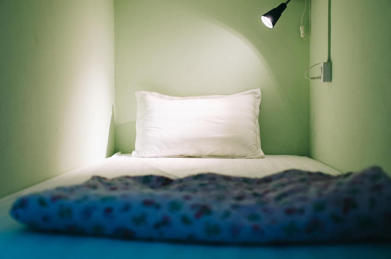 Little Monkey Hostel Янгон Экстерьер фото