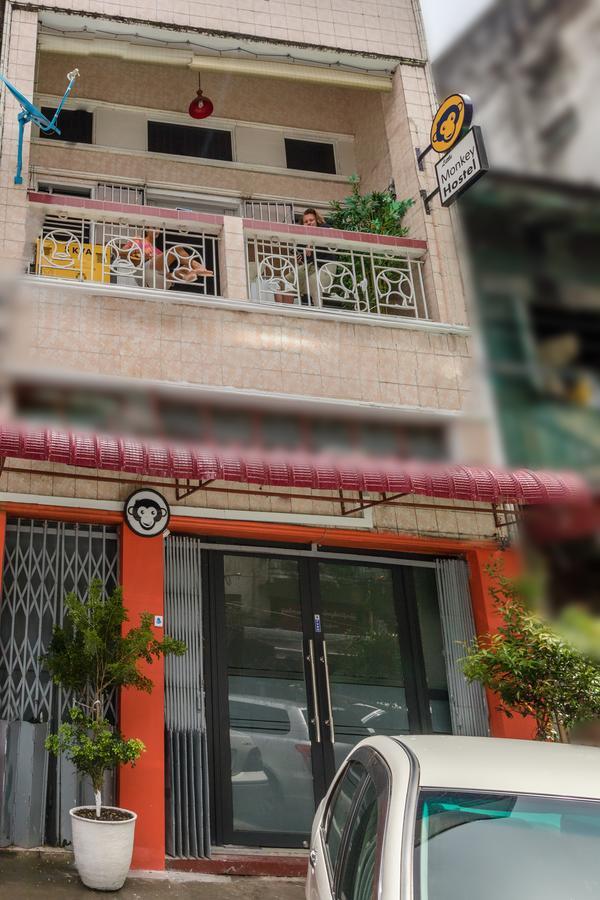 Little Monkey Hostel Янгон Экстерьер фото