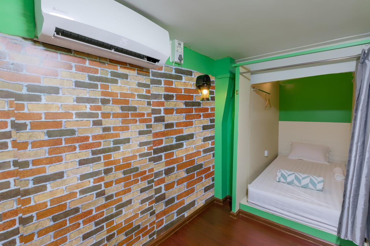 Little Monkey Hostel Янгон Экстерьер фото
