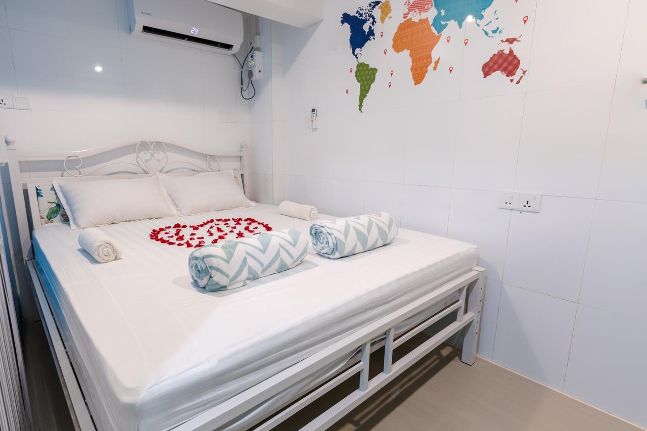 Little Monkey Hostel Янгон Экстерьер фото